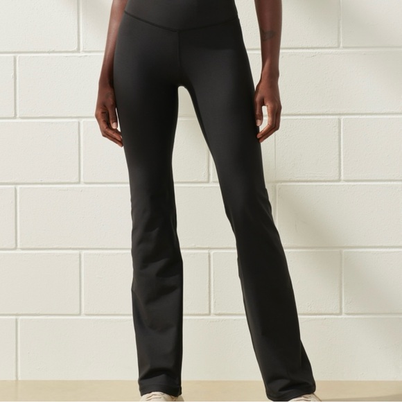 Abercrombie & Fitch YPB black flare leggings - Picture 1 of 5